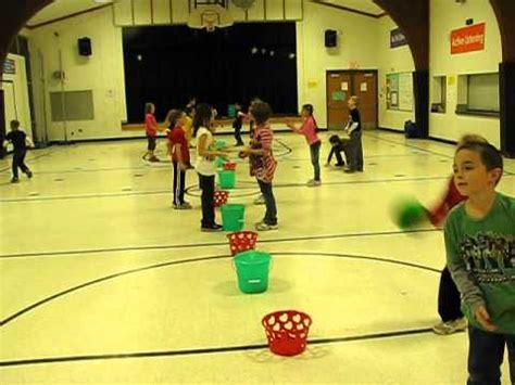 Throwing And Catching Games For Elementary PE .